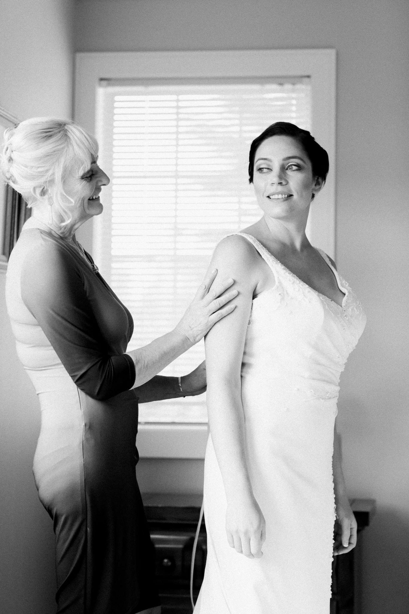 Bride and her mom | Vancouver wedding photographer