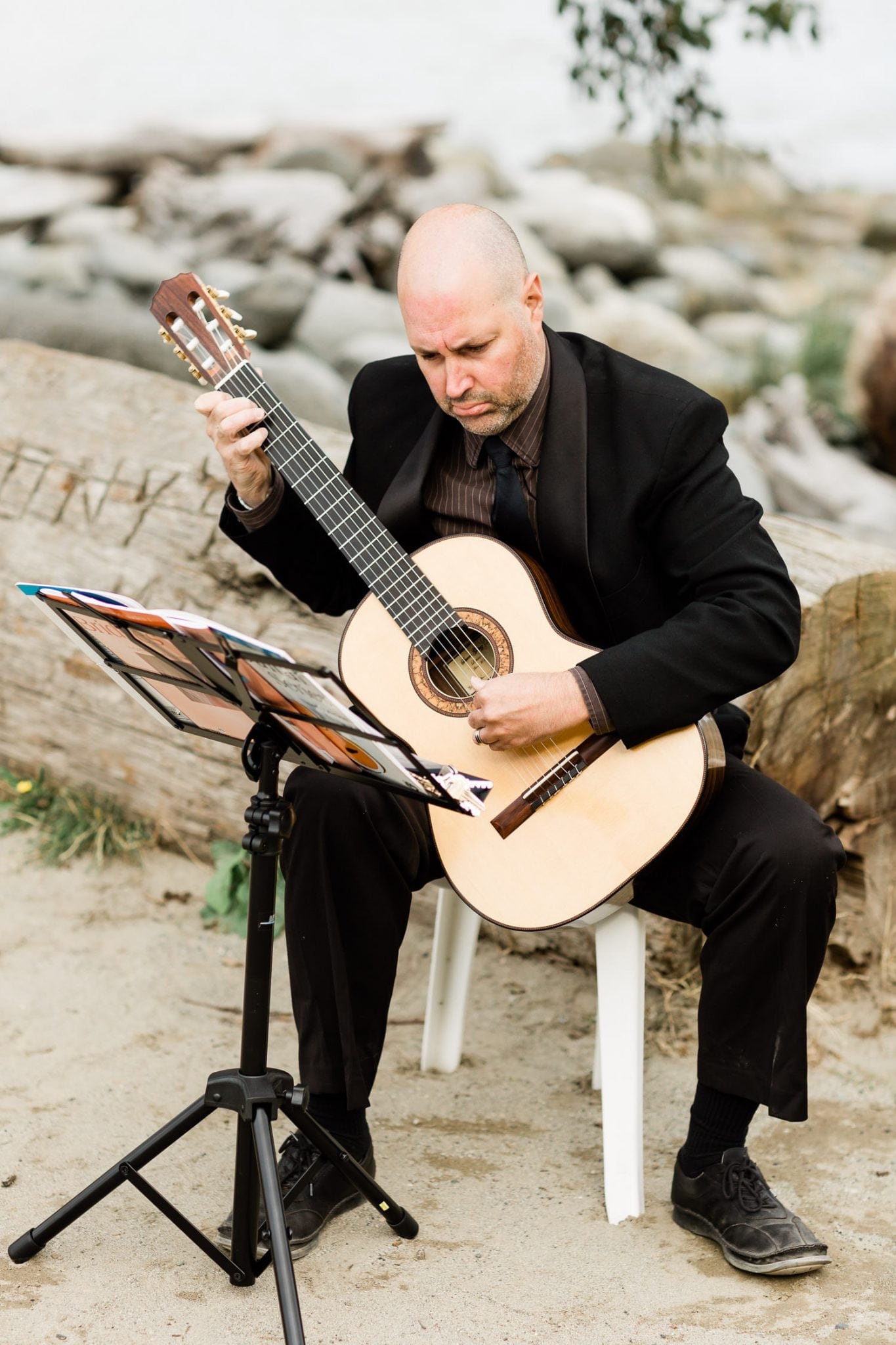 Guitarist on the wedding | Vancouver wedding photographer