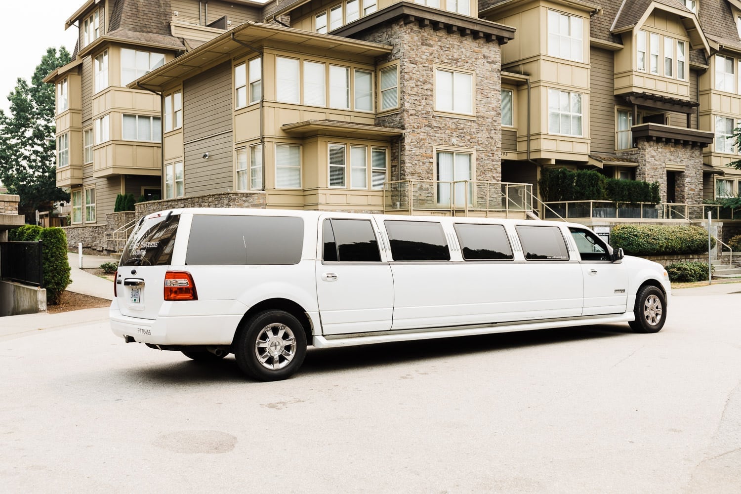 Limo in front of groom's house | Vancouver wedding photographer | Westwood Plateau Golf Club Wedding