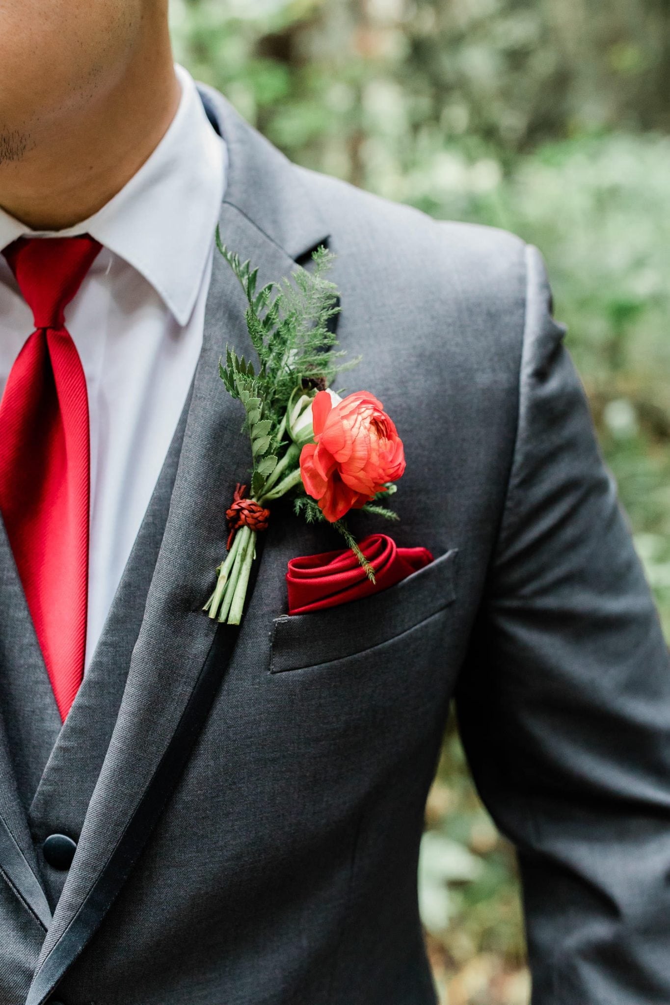 Groomsman with rustic boutonniere | Vancouver wedding photographer
