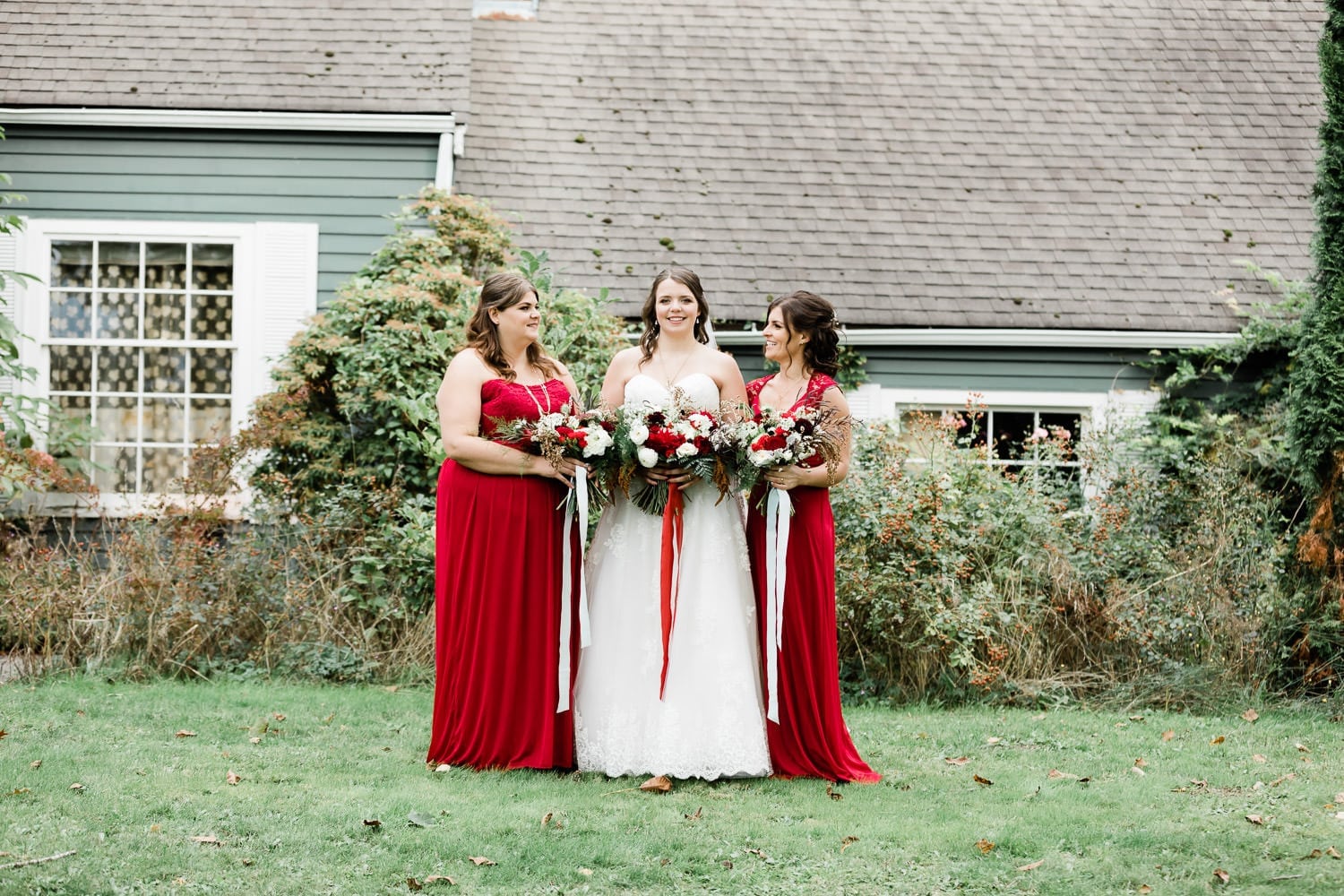 Bride and bridesmates | Vancouver wedding photographer
